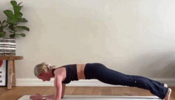 瑜伽平板支撑的正确做法