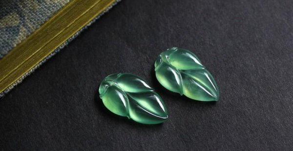 假翡翠的荧光反应是什么样的