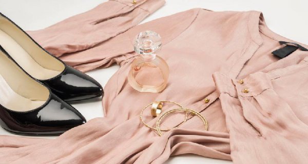 粉底液弄到衣服上怎么洗干净