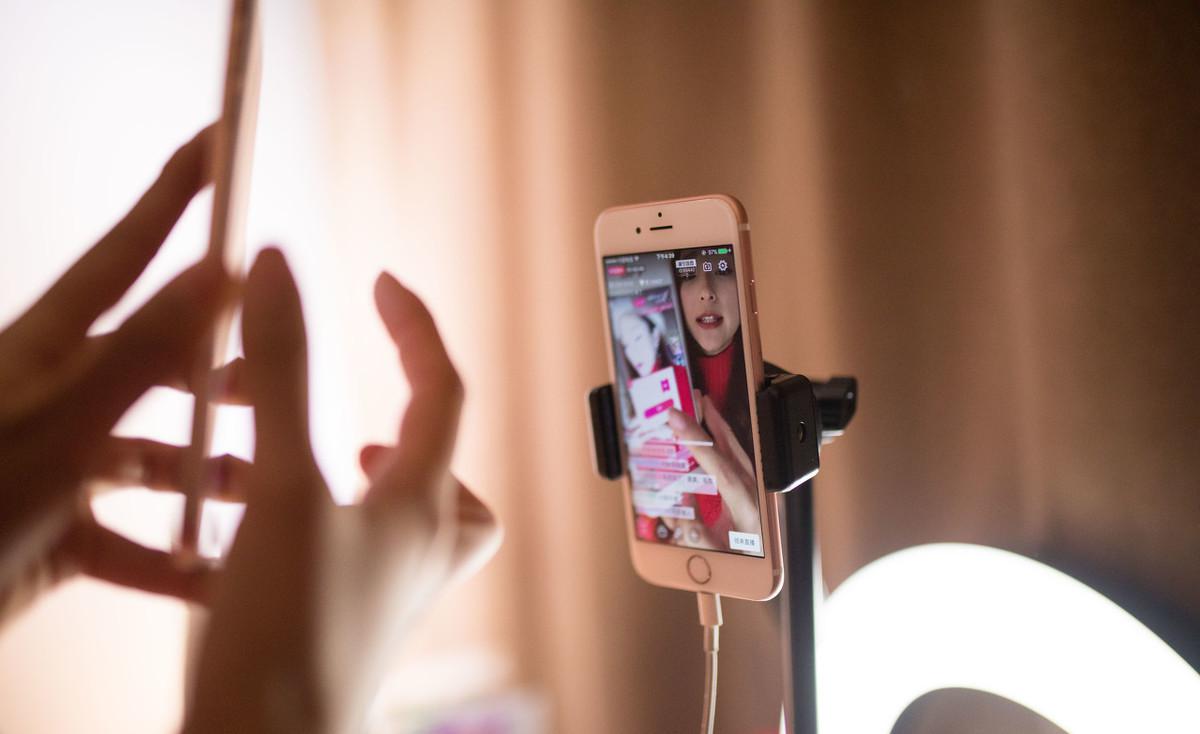 100万粉丝一个月可以赚多少钱