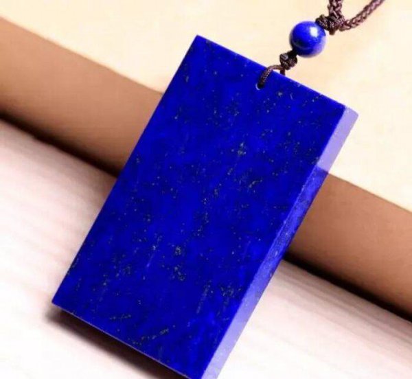 青金石用紫光灯鉴定