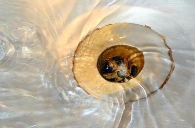 下水道被油脂堵住了怎么疏通 解决下水道被堵小妙招