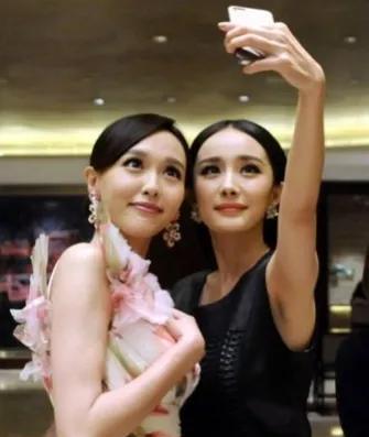 杨幂和唐嫣之间发生了什么