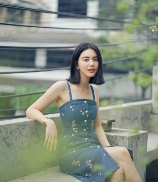 吊带裙怎么搭配外套