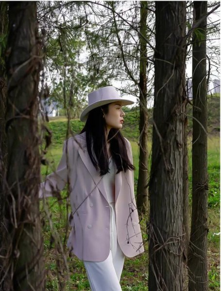 吊带裙怎么搭配外套