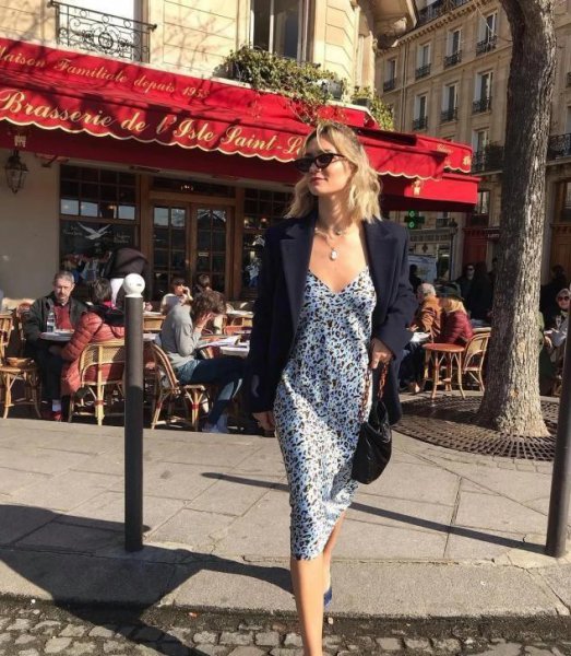 吊带裙怎么搭配外套