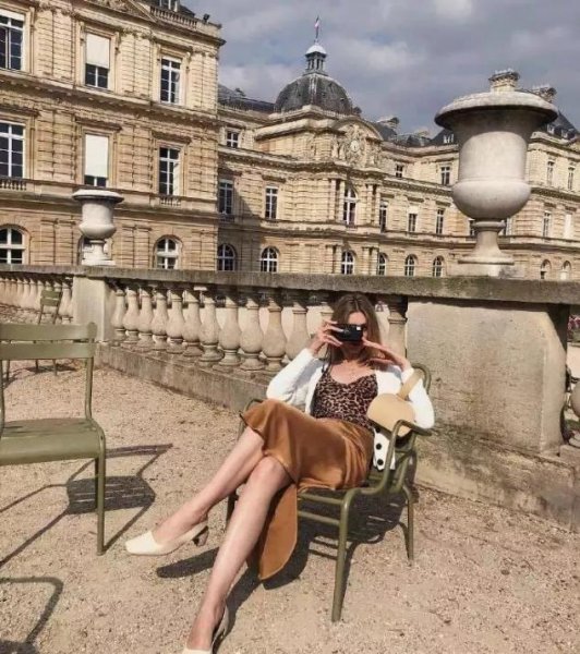 吊带裙怎么搭配外套