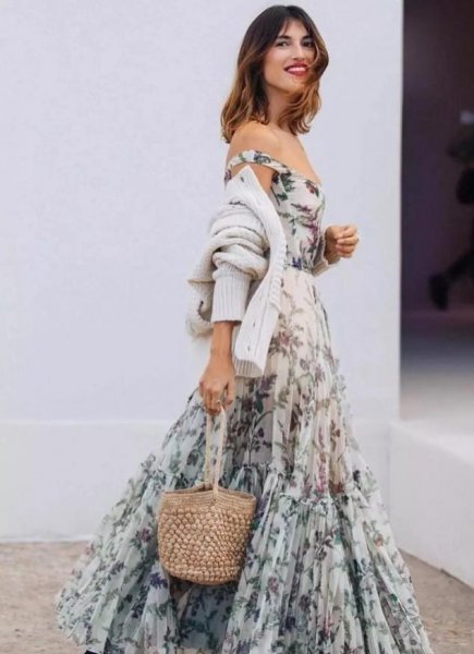 吊带裙怎么搭配外套