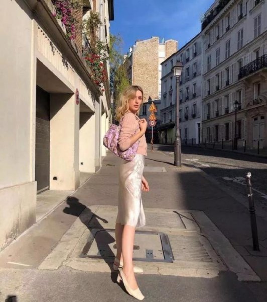 吊带裙怎么搭配外套