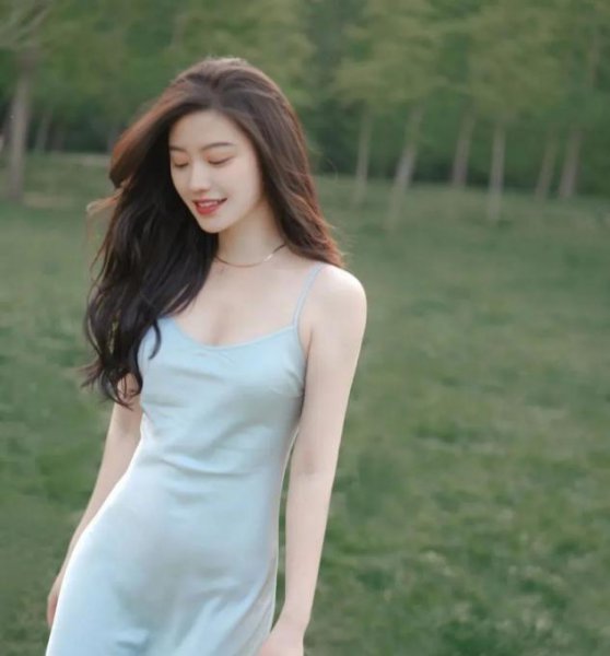 吊带裙怎么搭配外套