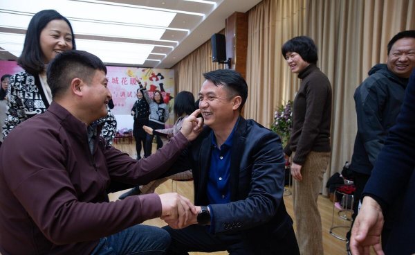 别人夸你年轻怎么幽默回答