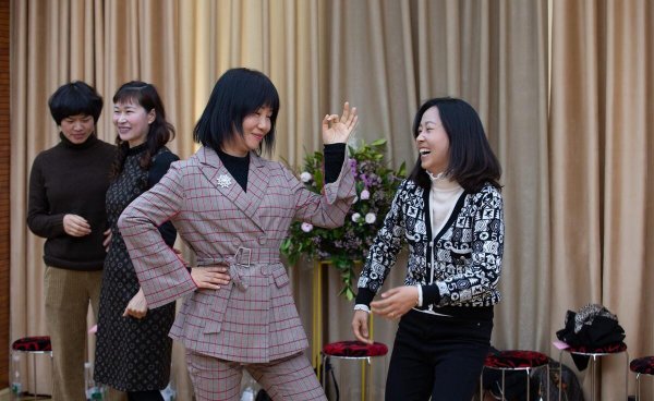 别人夸你年轻怎么幽默回答