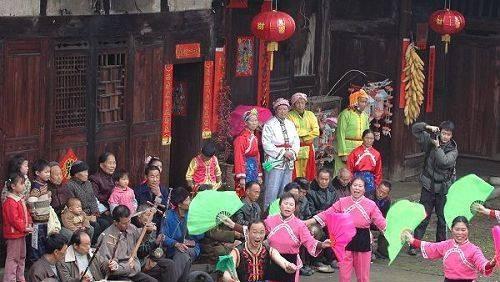 源于民间花灯歌舞什么戏