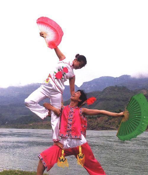 源于民间花灯歌舞什么戏