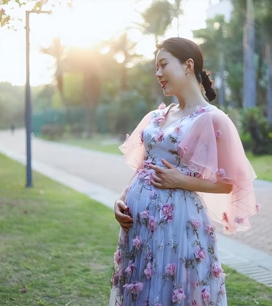 颜丹晨的丈夫是谁