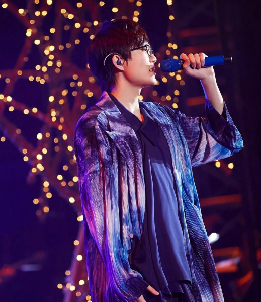 许嵩演唱的玫瑰花的葬礼背后的故事