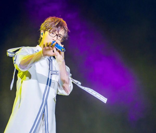 许嵩演唱的玫瑰花的葬礼背后的故事