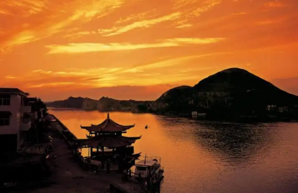 金陵城上西楼倚清秋赏析