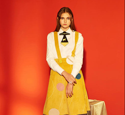 皮肤黑穿什么颜色的衣服显白