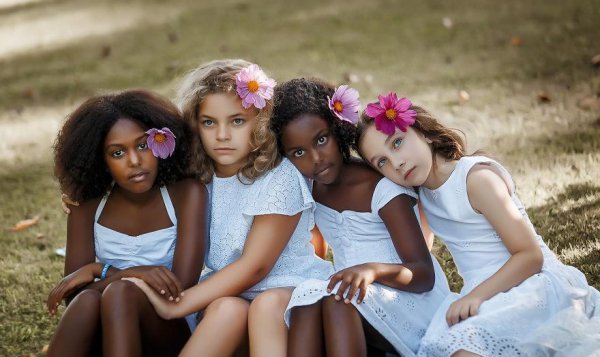 皮肤黑穿什么颜色的衣服显白