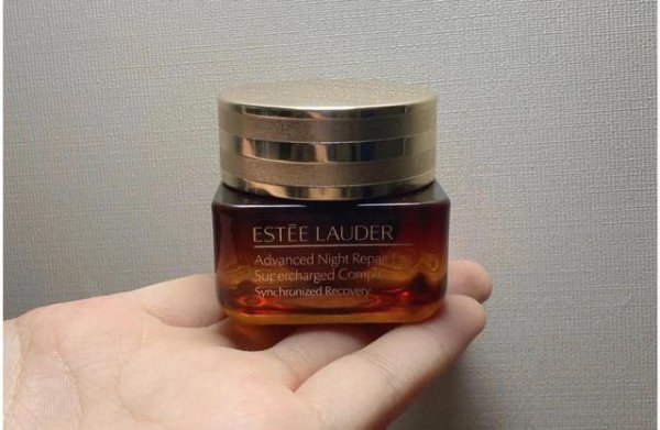 雅诗兰黛眼霜的正确使用方法