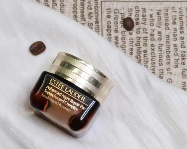 雅诗兰黛眼霜的正确使用方法