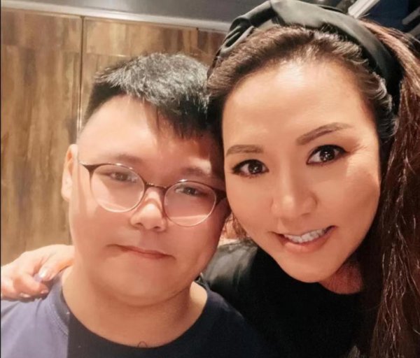 歌手黎瑞恩的资料简介