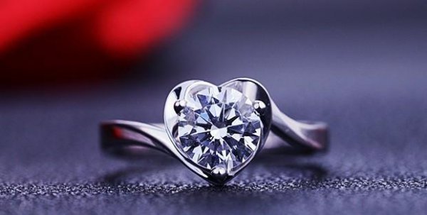 一克拉的钻戒多少大