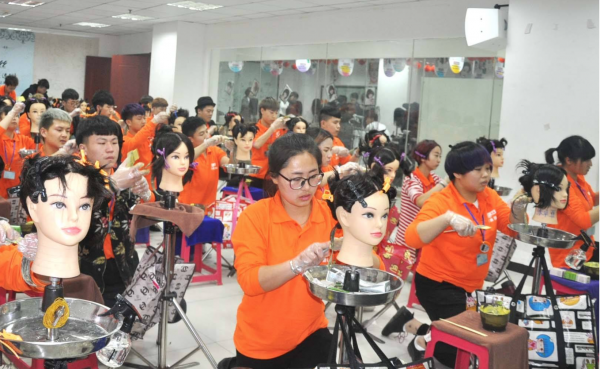 有发展的女生手艺