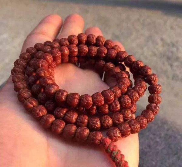 女孩子盘什么珠子好