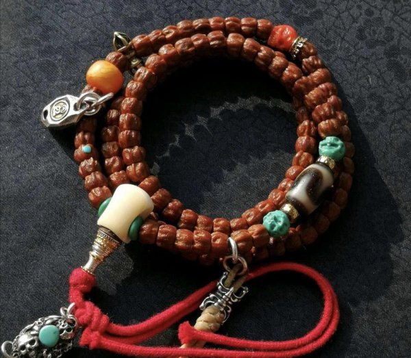 女孩子盘什么珠子好