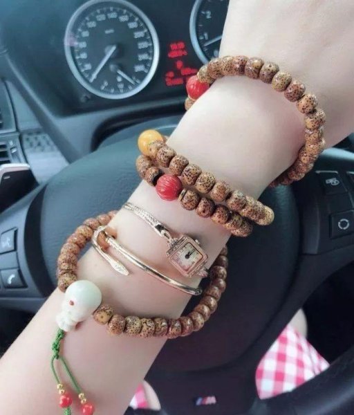 女孩子盘什么珠子好