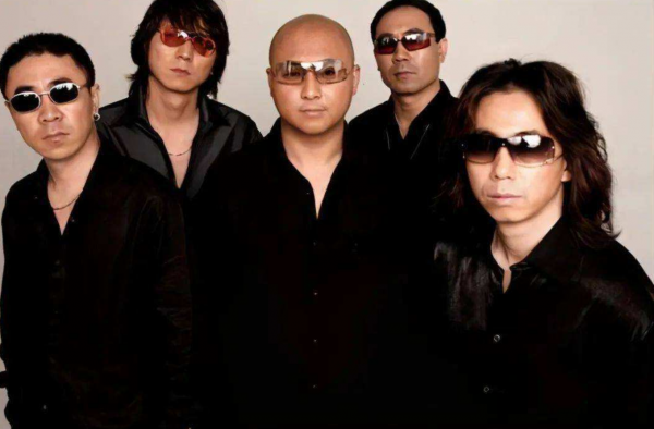 歌手周晓鸥的个人资料简介