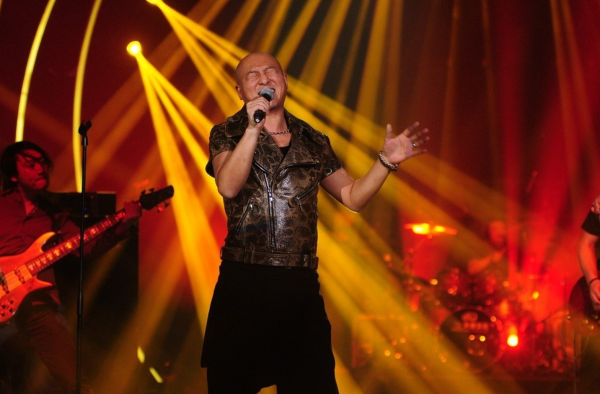 歌手周晓鸥的个人资料简介