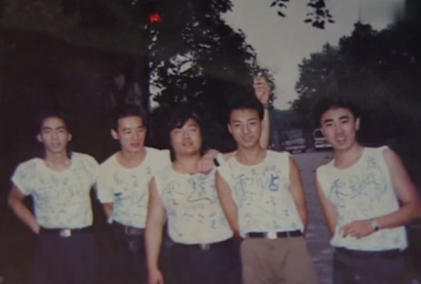 歌手周晓鸥的个人资料简介