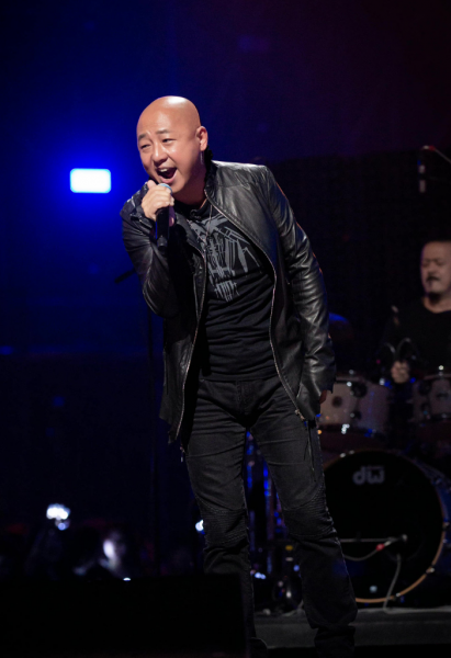 歌手周晓鸥的个人资料简介