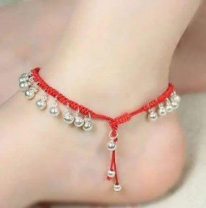 女生脚上系红绳什么意思 古代女人脚上的红绳有什么传说