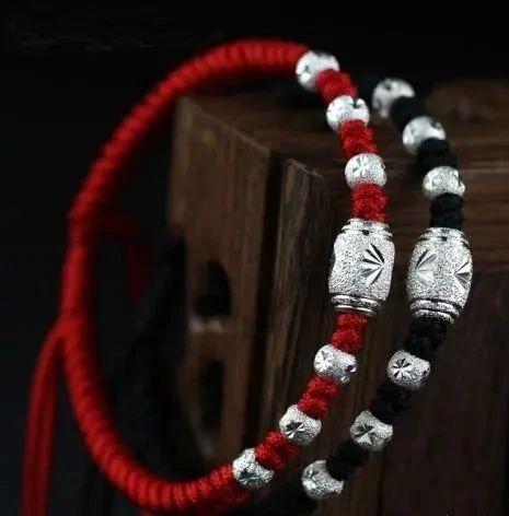 女生脚上系红绳什么意思