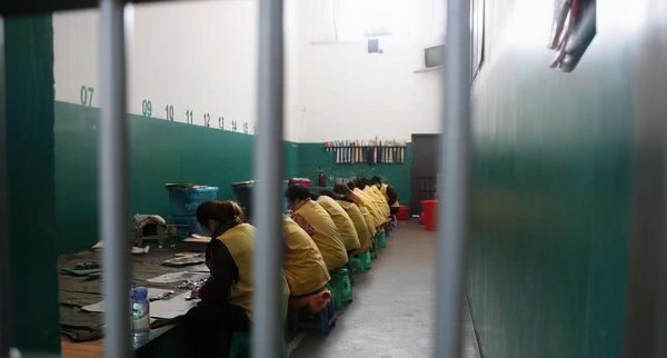 拘留所的人每天怎么过