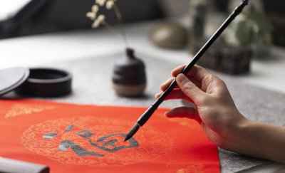 过年贴对联的寓意 概括春节要贴对联的原因及象征含义