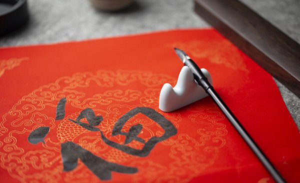 过年贴对联的寓意