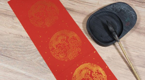 过年贴对联的寓意