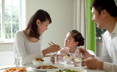 什么叫直系亲属指哪些人 法律上的直系亲属范围是怎样的