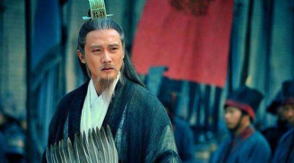 三国演义中的卧龙是谁