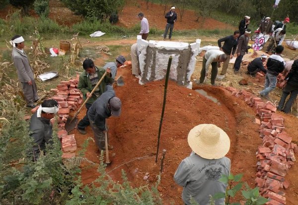 新坟前三年有什么讲究