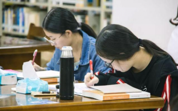 大学挂科补考过了档案有记录吗