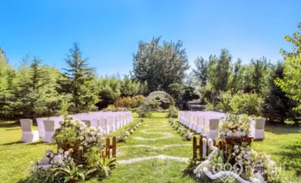 参加婚礼穿衣服搭配图片