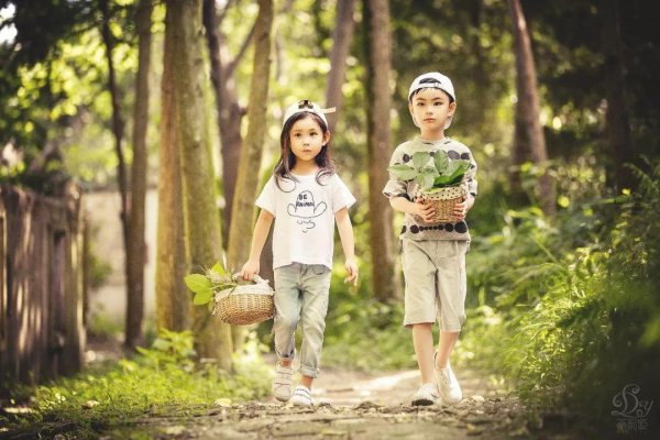 青梅竹马这个成语出自哪位诗人的诗句作品