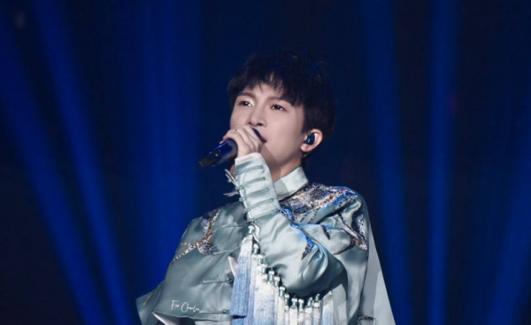 歌手周深是男是女