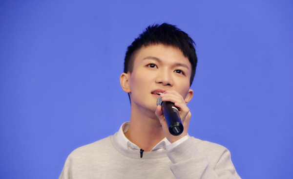 歌手周深是男是女